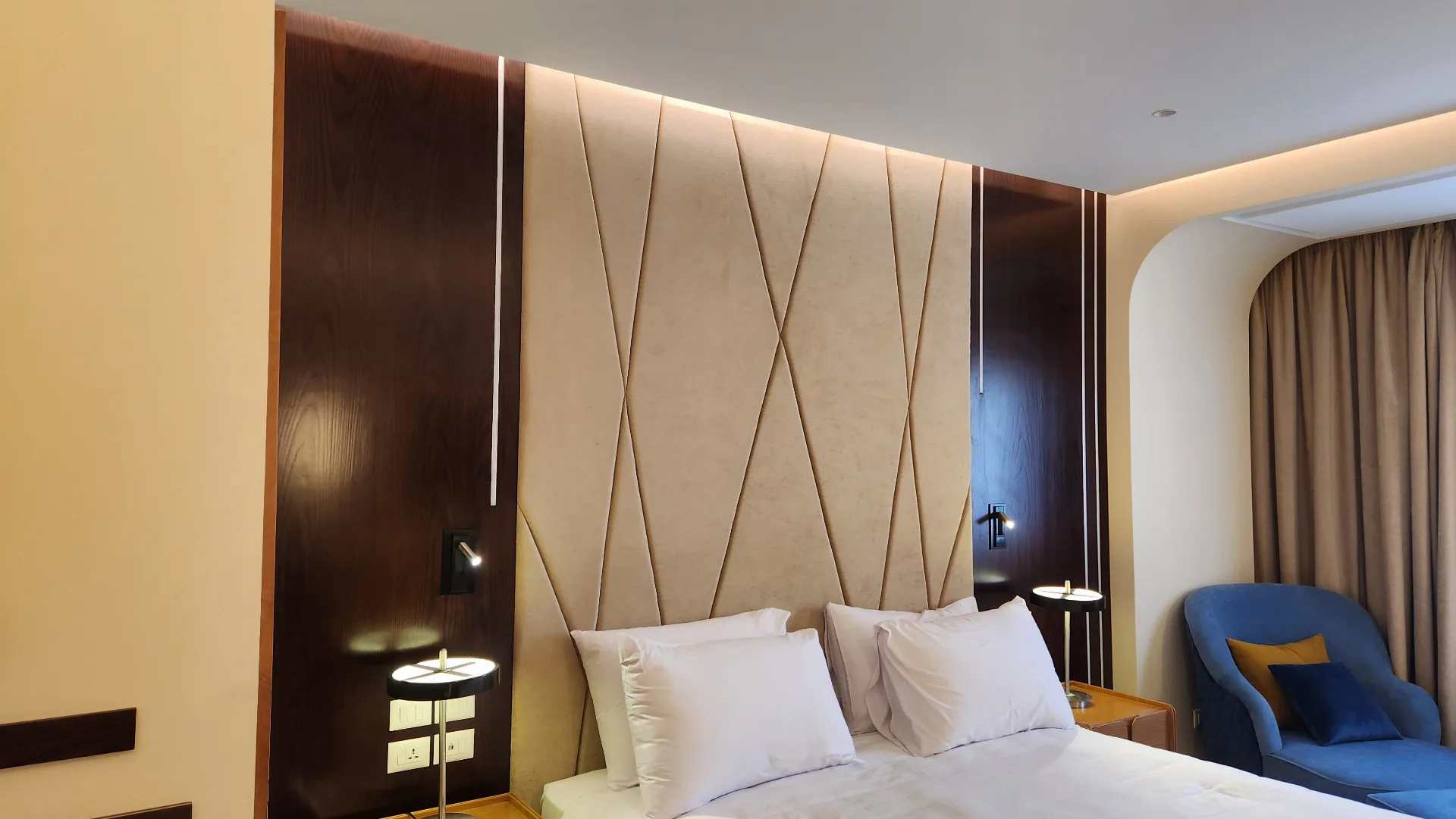 Hotel bedroom with geometric headboard in the Sonesta Hotel project in Nasr City