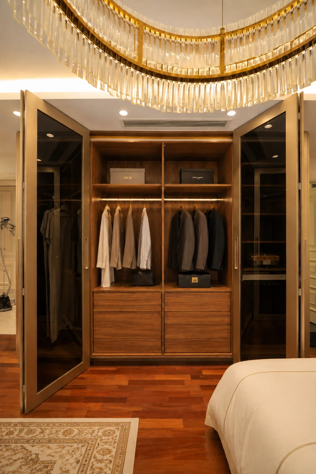 Walk-in wardrobe in the Mohandseen Apartment project in Mohandseen